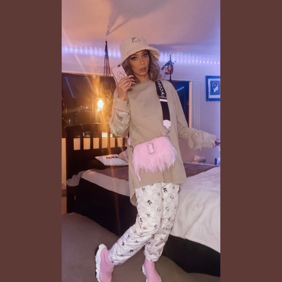 Meet your Posher, Vanessa - Picture 3 of 5